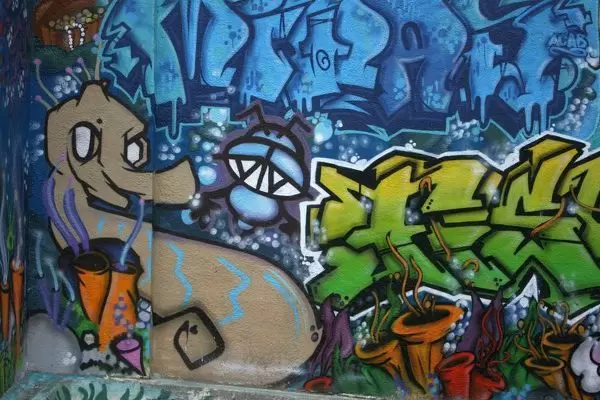 Detail Graffiti Suci Nomer 8