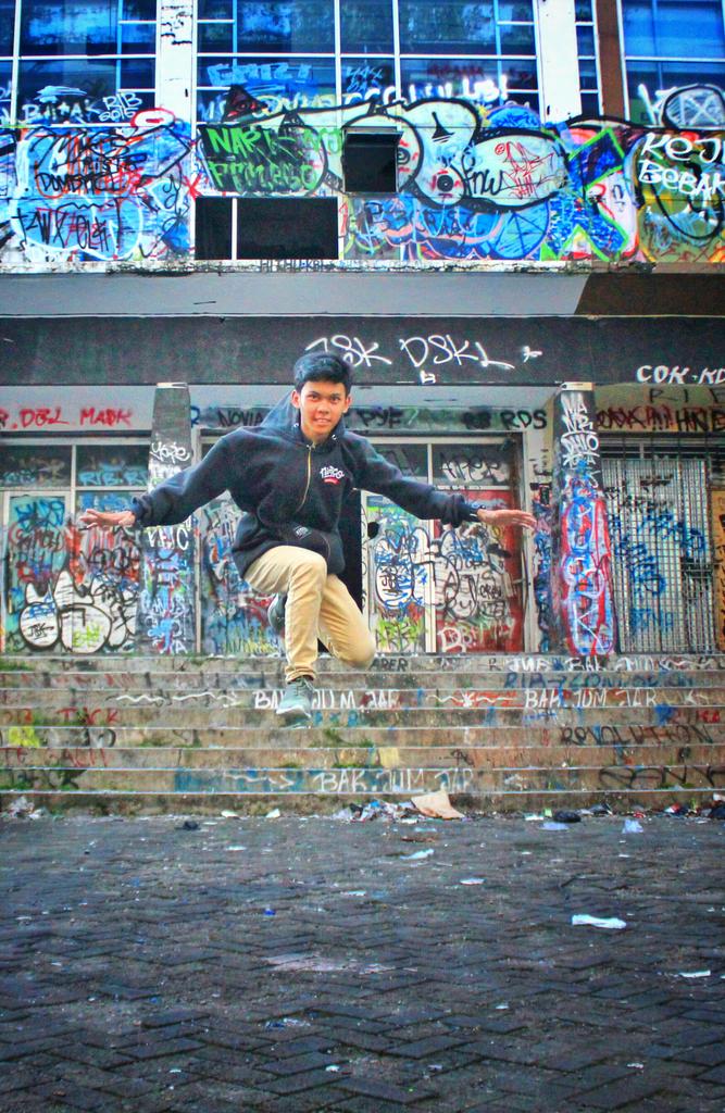 Detail Graffiti Suzuran Nomer 11