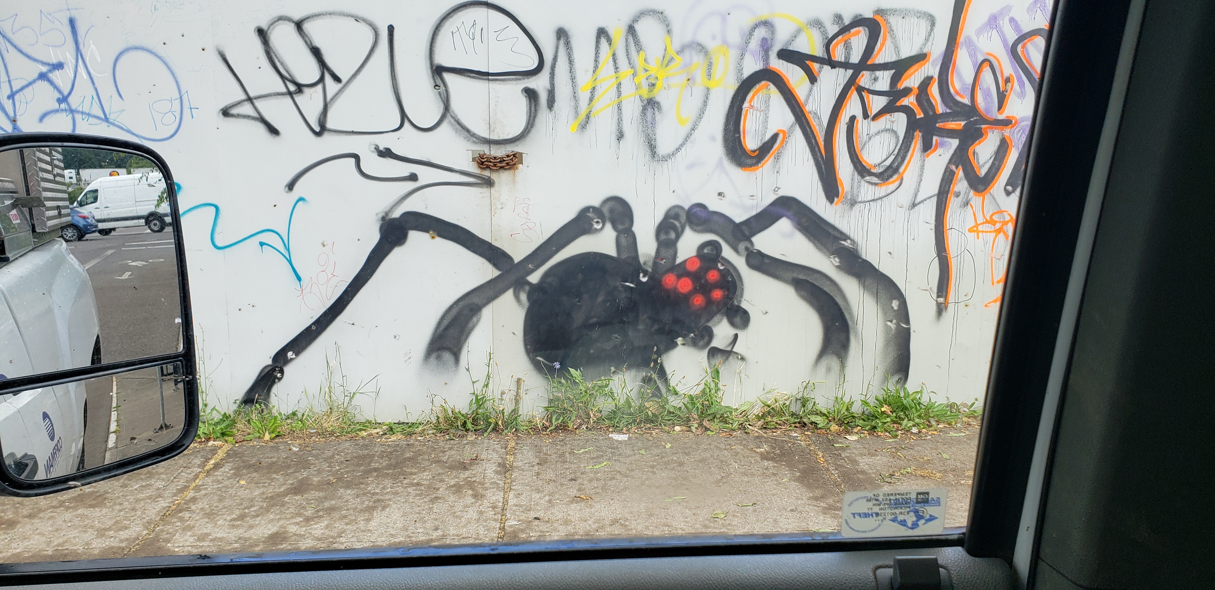 Detail Graffiti Tarantula Nomer 16