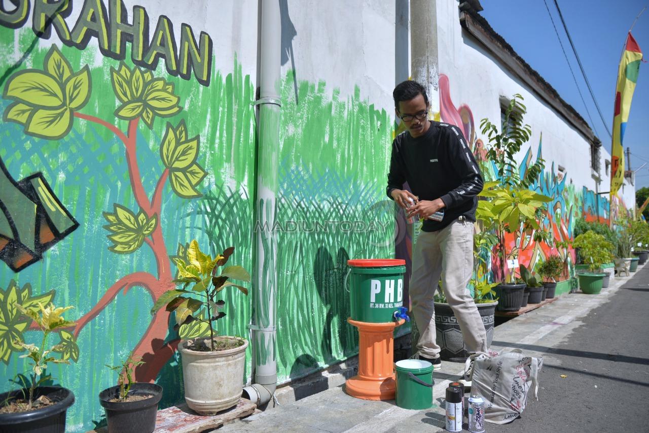 Detail Graffiti Tema Go Green Nomer 35