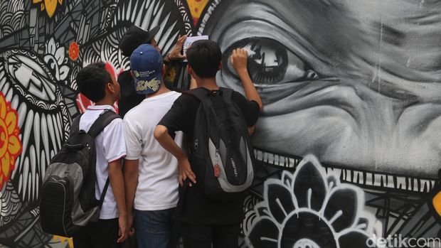 Detail Graffiti Tembok Hitam Putih Nomer 46