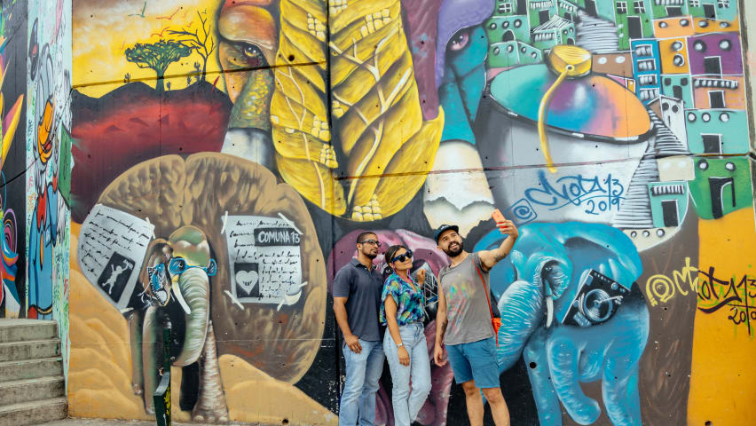 Detail Graffiti Tour Medellin Nomer 44