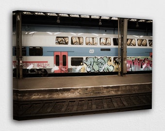 Detail Graffiti Toy Train Nomer 31