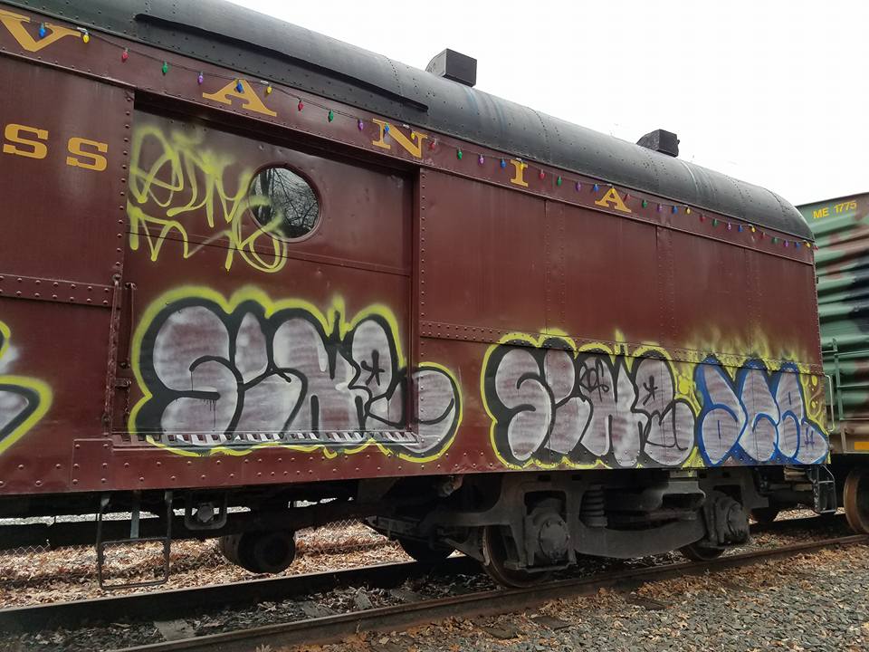 Detail Graffiti Toy Train Nomer 34