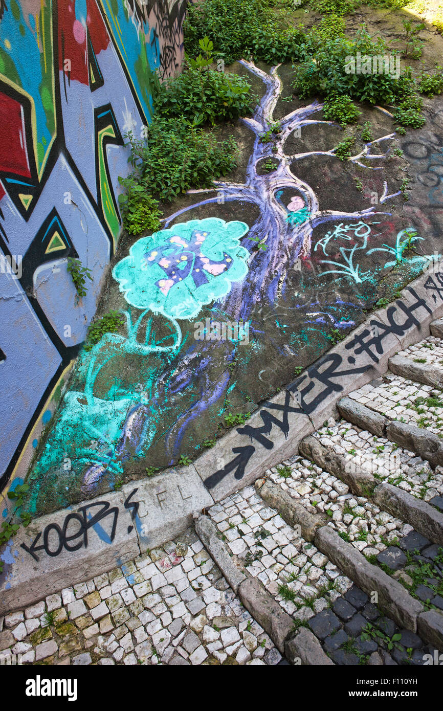 Detail Graffiti Tree Nomer 24
