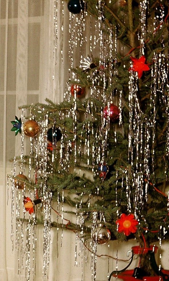 Detail Gold Christmas Tree Tinsel Icicles Nomer 12