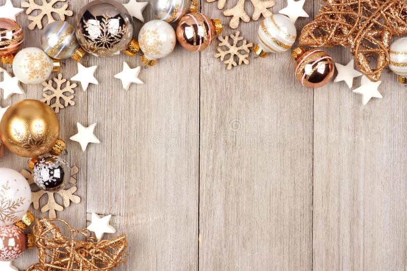 Detail Gold Christmas Wallpaper Nomer 37