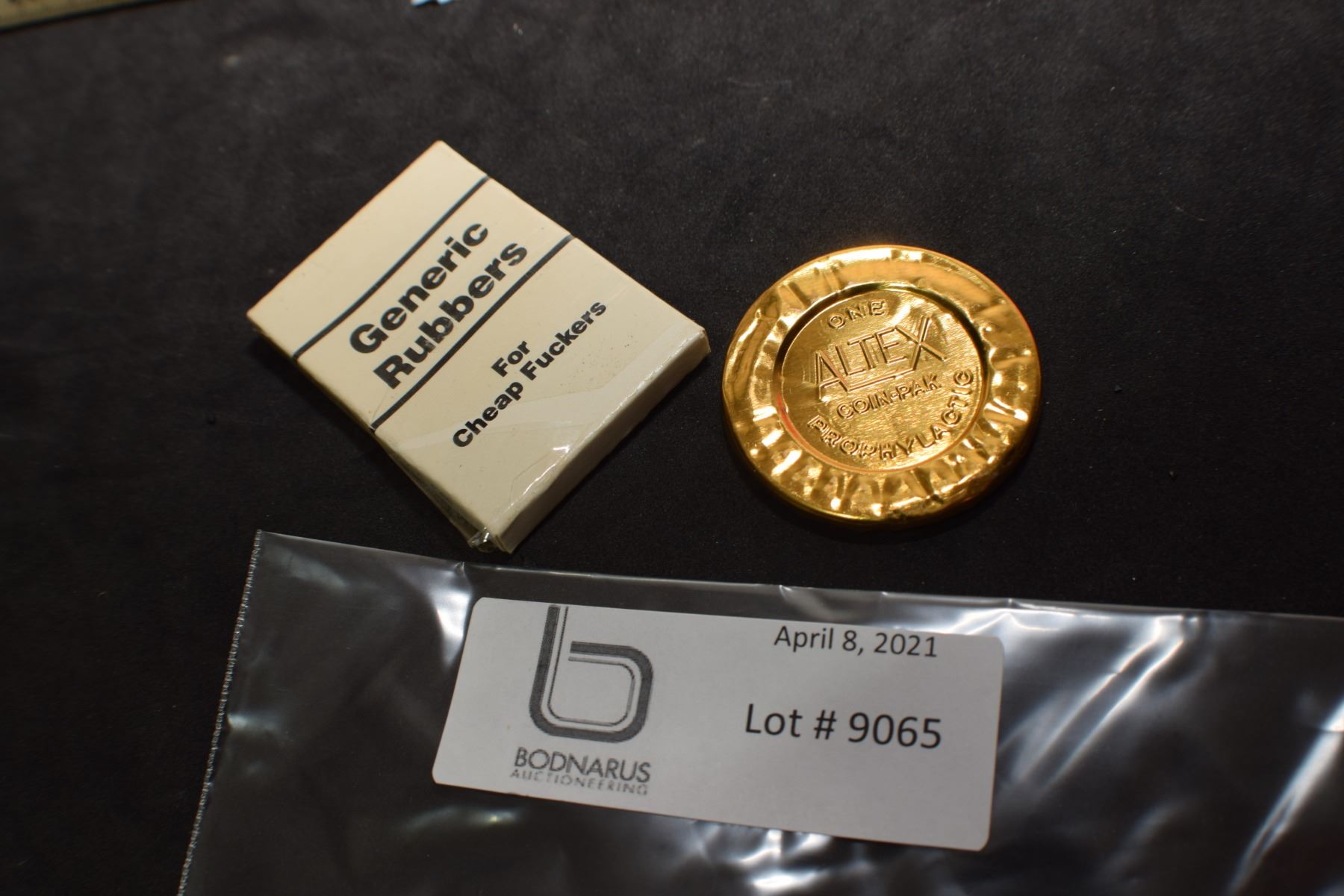 Detail Gold Circle Coin Condom Nomer 19