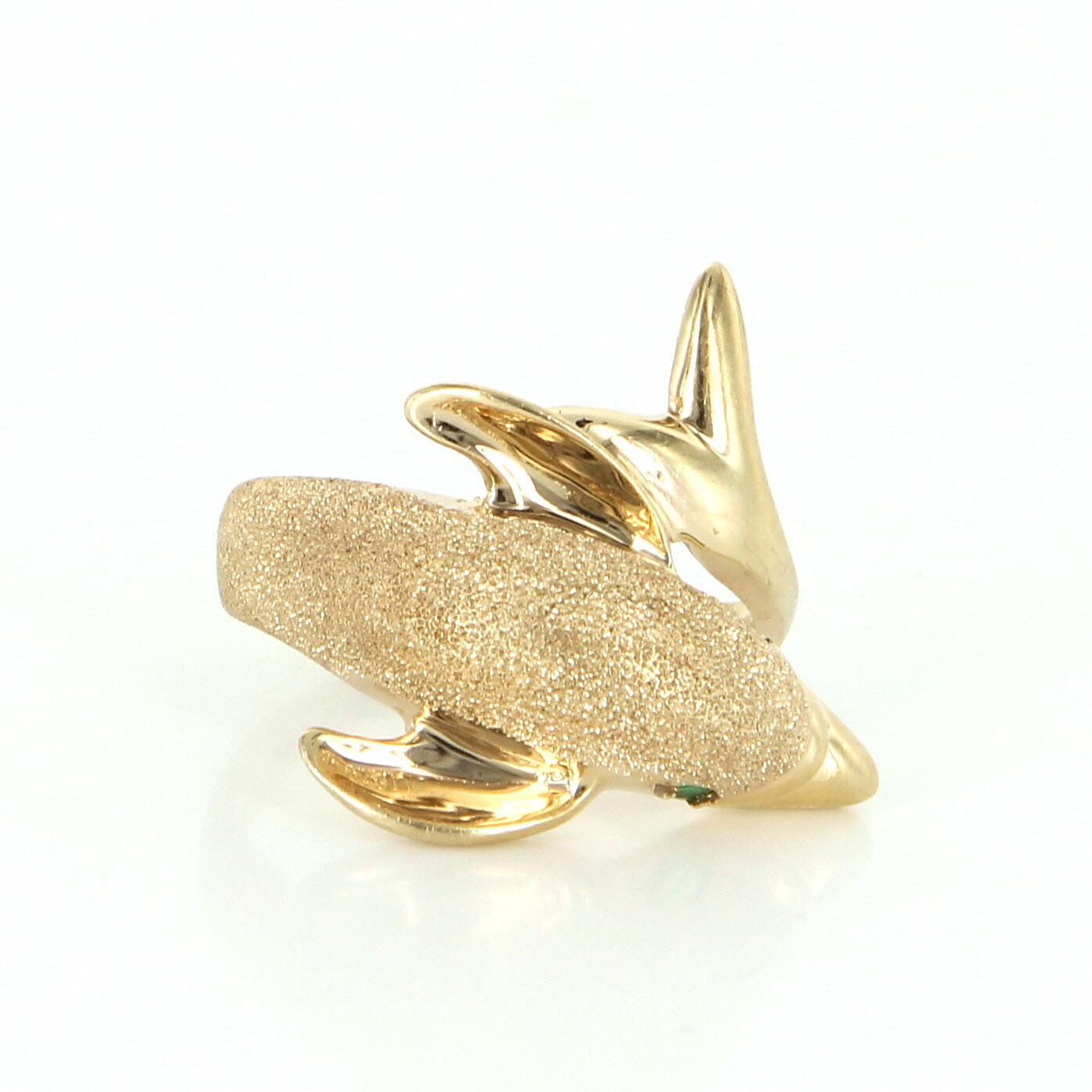 Detail Gold Dolphin Ring With Emerald Eyes Nomer 4
