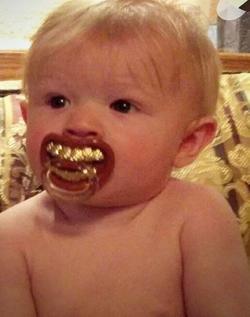 Detail Gold Teeth Pacifier Nomer 32