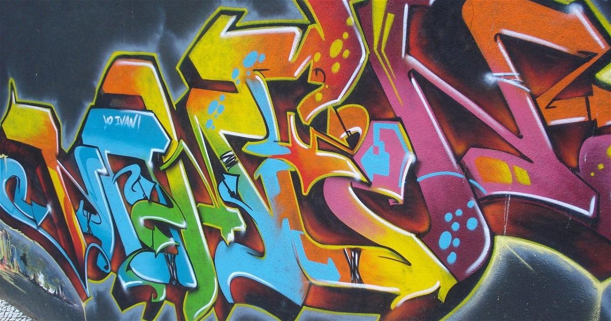 Detail Graffiti Tulisan Announcement Nomer 8