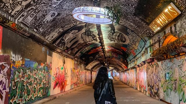 Detail Graffiti Tunnel London Nomer 18