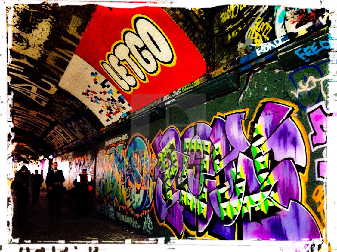 Detail Graffiti Tunnel London Nomer 46