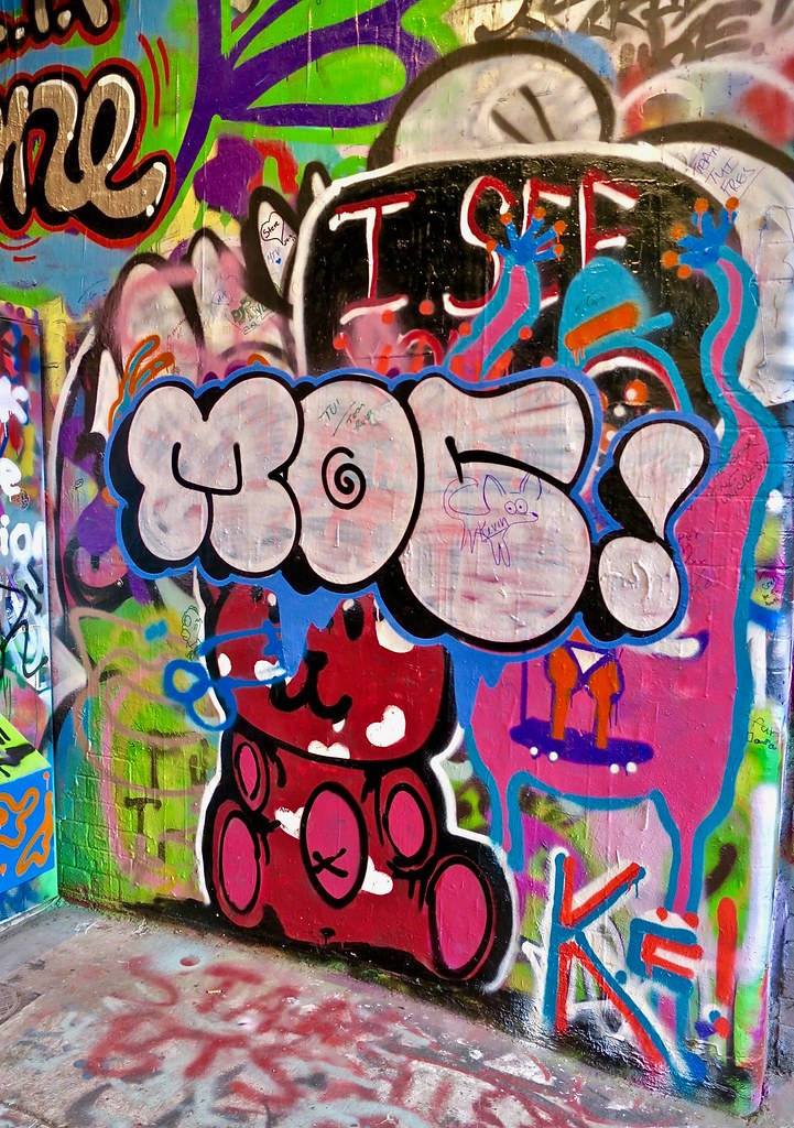 Detail Graffiti Tunnel London Nomer 49
