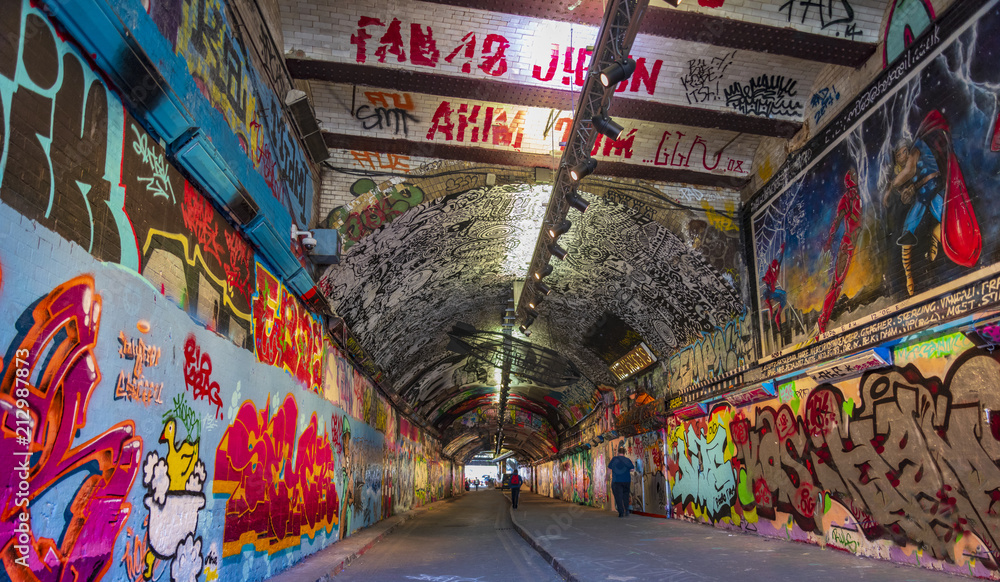 Detail Graffiti Tunnel London Nomer 53