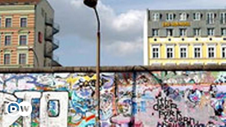 Detail Graffiti Tv Man Urban Nomer 25
