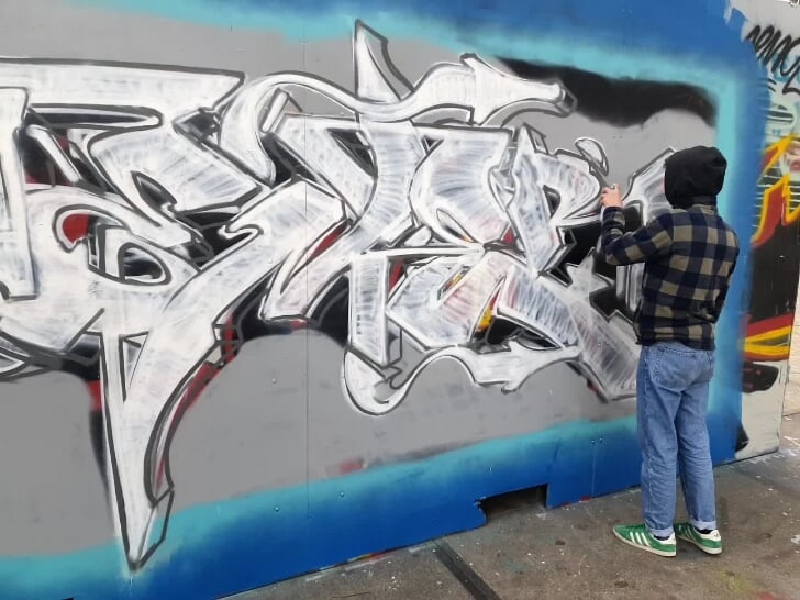 Detail Graffiti U Fuse Nomer 6