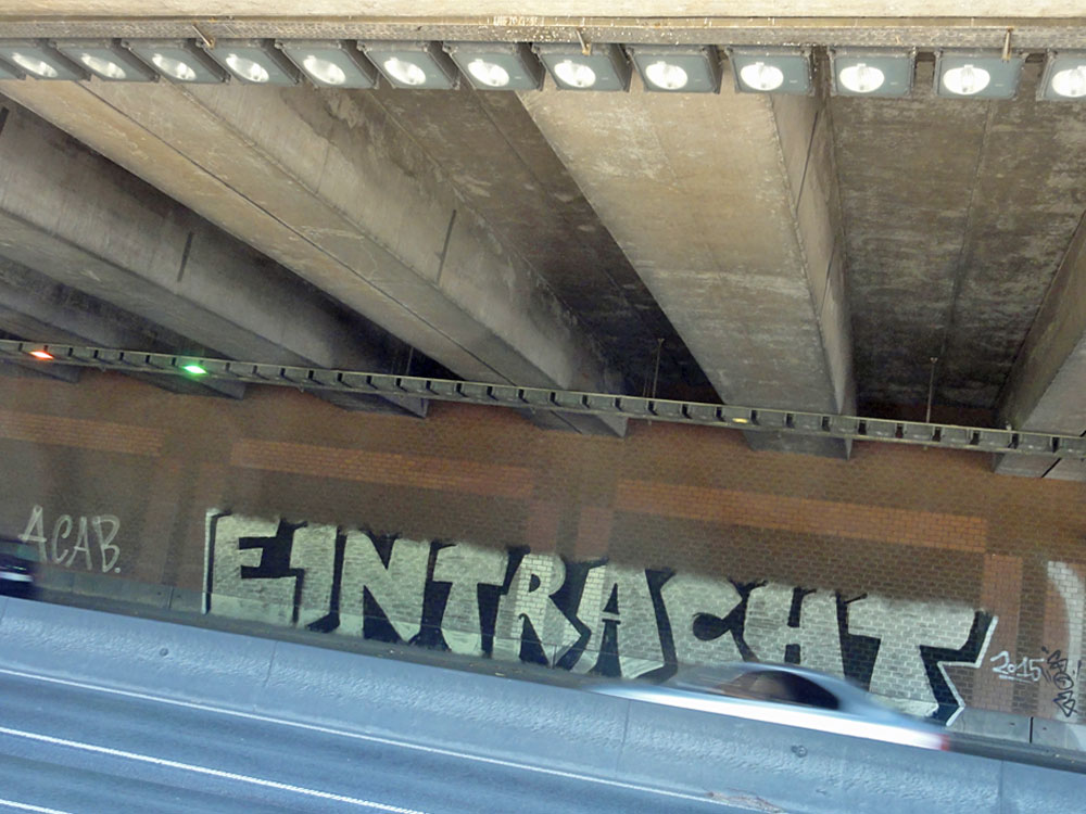 Detail Graffiti Ultras Frankfurt Nomer 37