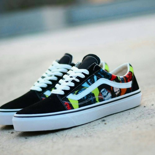 Detail Graffiti Vans Keren Biru Nomer 27