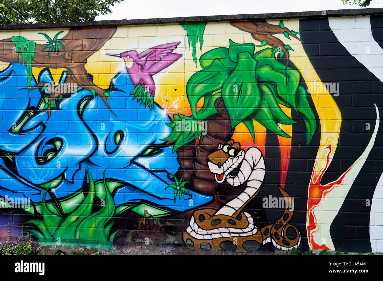 Detail Graffiti Wall Snake Nomer 17