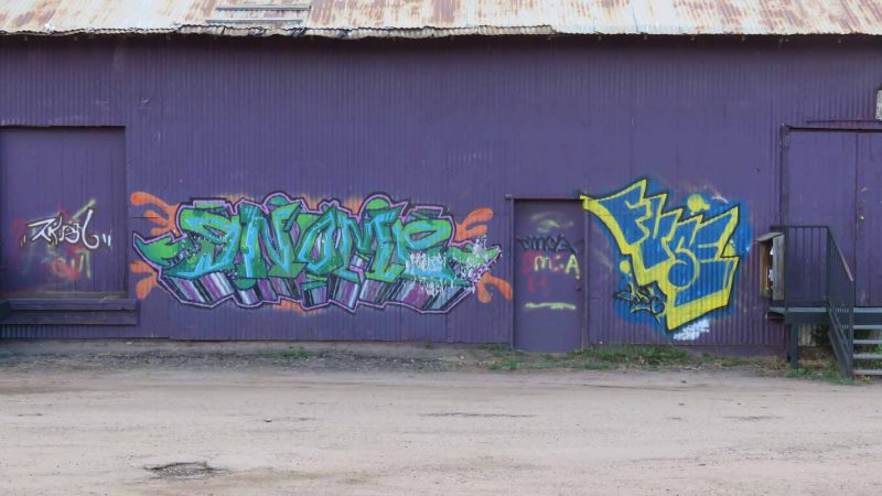Detail Graffiti Warehouse Nomer 44