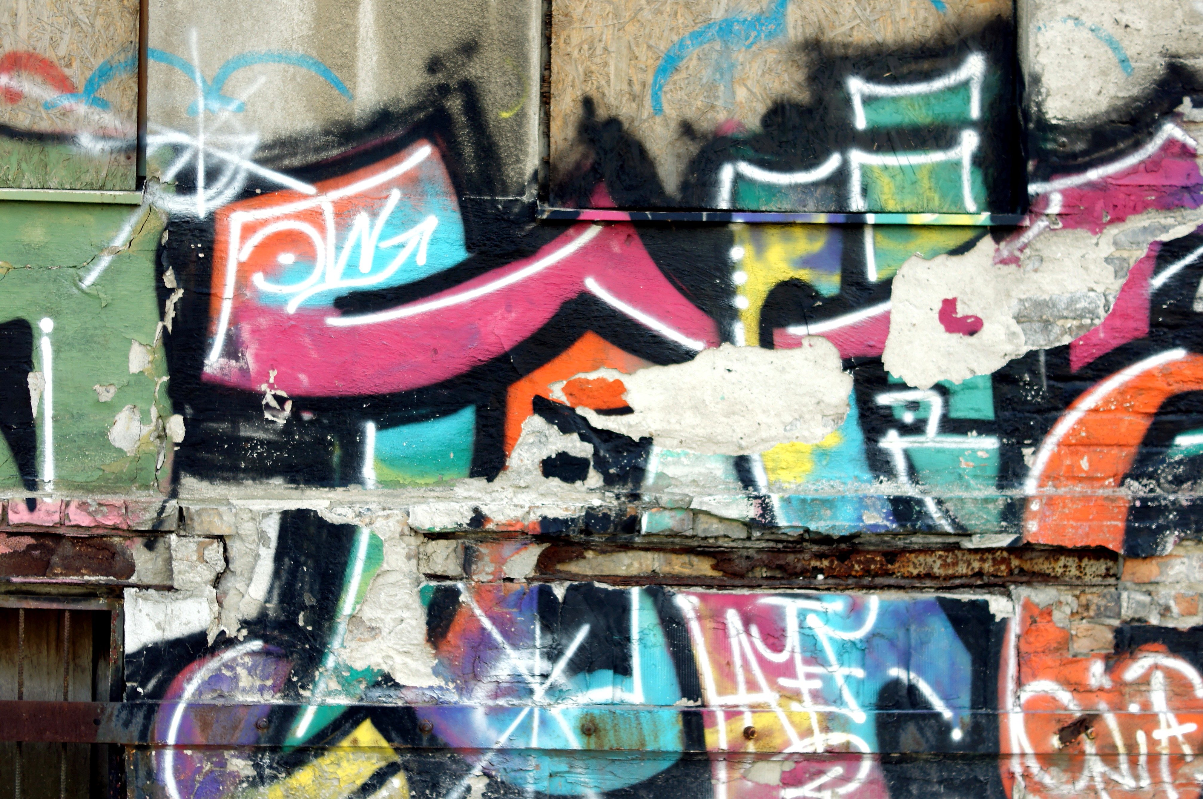 Detail Graffiti Warna Warni Nomer 38