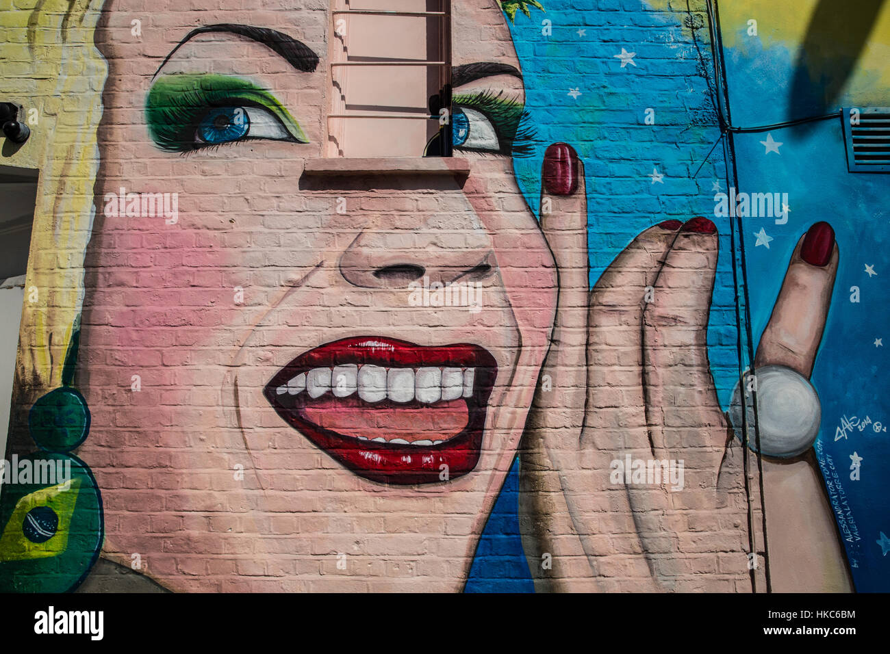 Detail Graffiti Woman Face Art Nomer 33