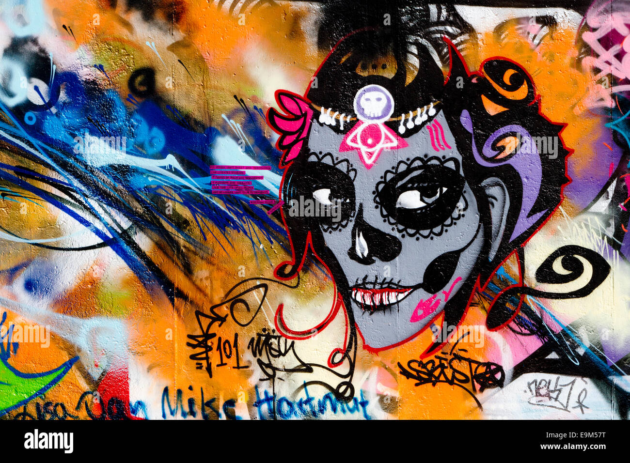 Detail Graffiti Woman Face Art Nomer 49