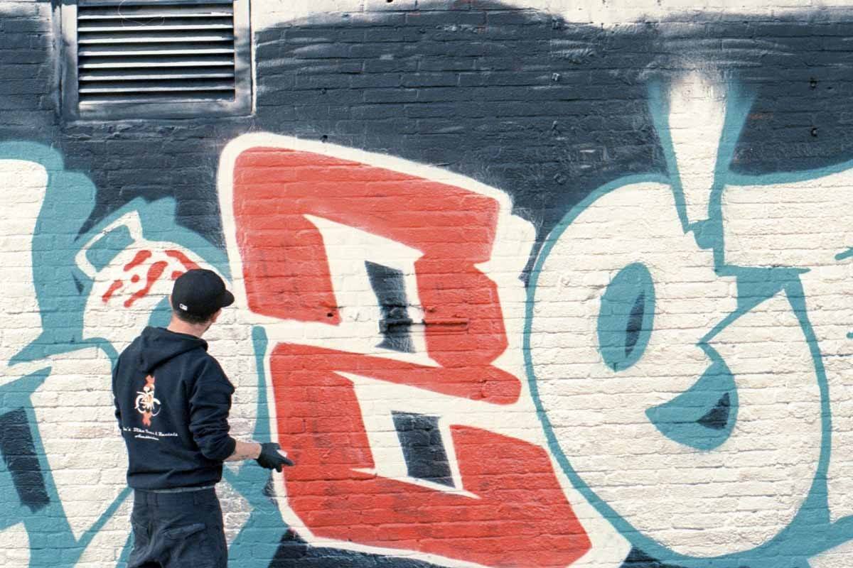 Detail Graffiti Writter I Nomer 23