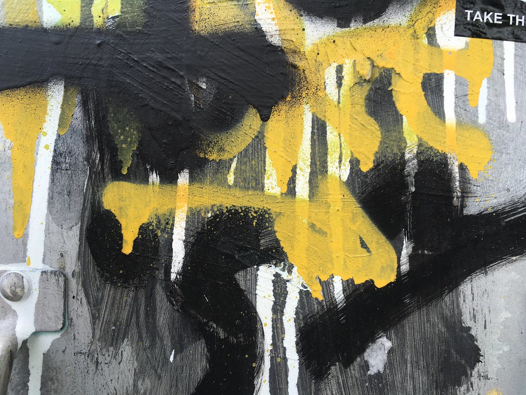 Detail Graffiti Yellow Paint Nomer 12