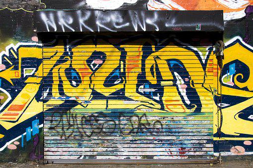 Detail Graffiti Yellow Paint Nomer 17