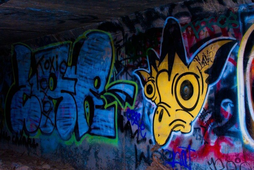 Detail Graffiti Yellow Paint Nomer 44