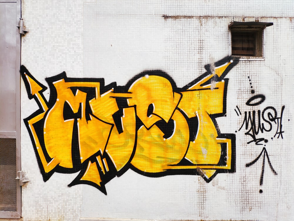 Detail Graffiti Yellow Paint Nomer 7