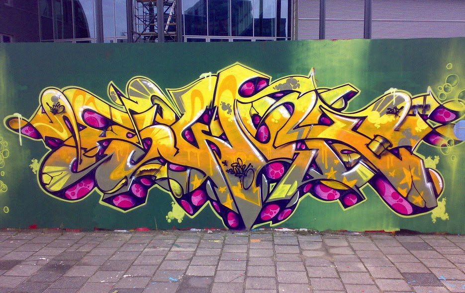 Detail Graffiti Yellow Paint Nomer 8