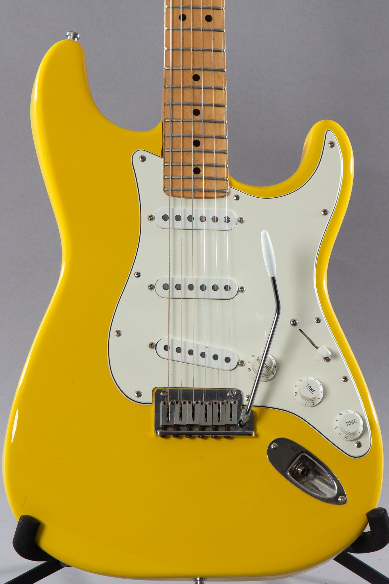 Detail Graffiti Yellow Strat Nomer 2