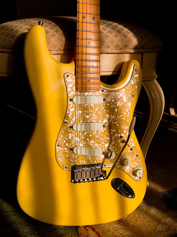 Detail Graffiti Yellow Strat Nomer 12