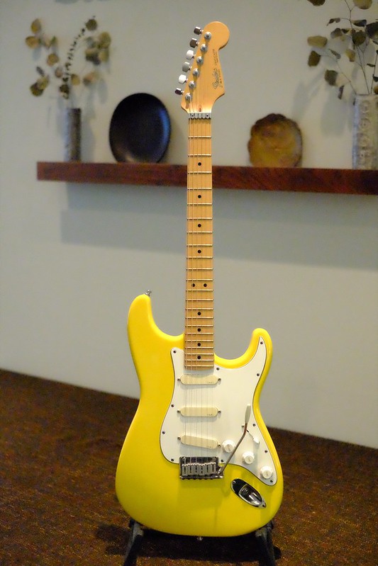 Detail Graffiti Yellow Strat Nomer 15