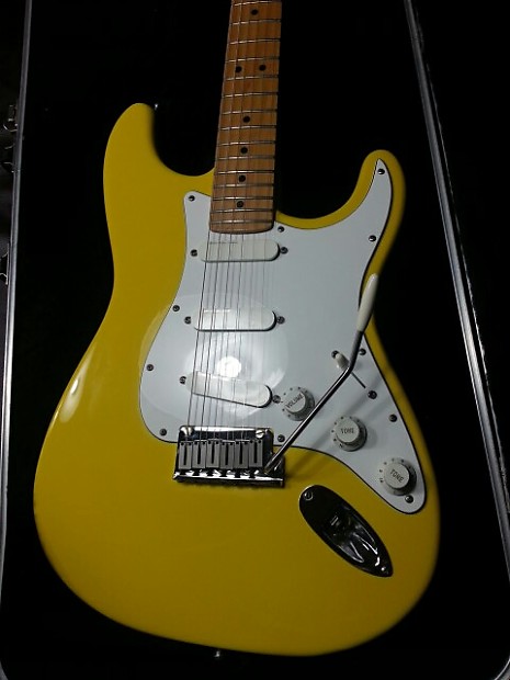 Detail Graffiti Yellow Strat Plus Nomer 16