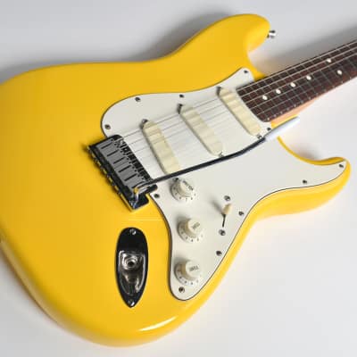 Detail Graffiti Yellow Strat Plus Nomer 23