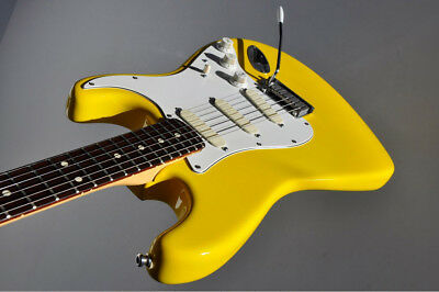 Detail Graffiti Yellow Strat Plus Nomer 24