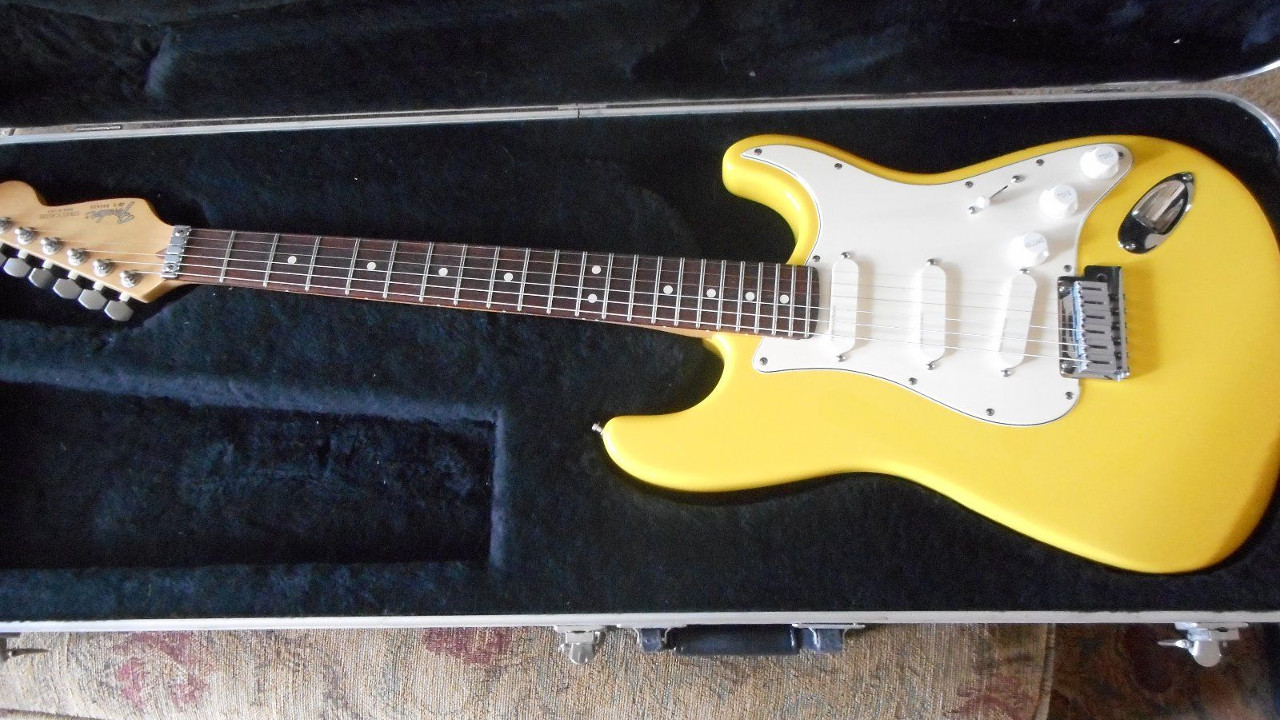 Detail Graffiti Yellow Strat Plus Nomer 5