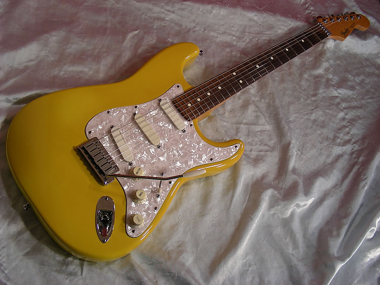 Detail Graffiti Yellow Strat Plus Nomer 31