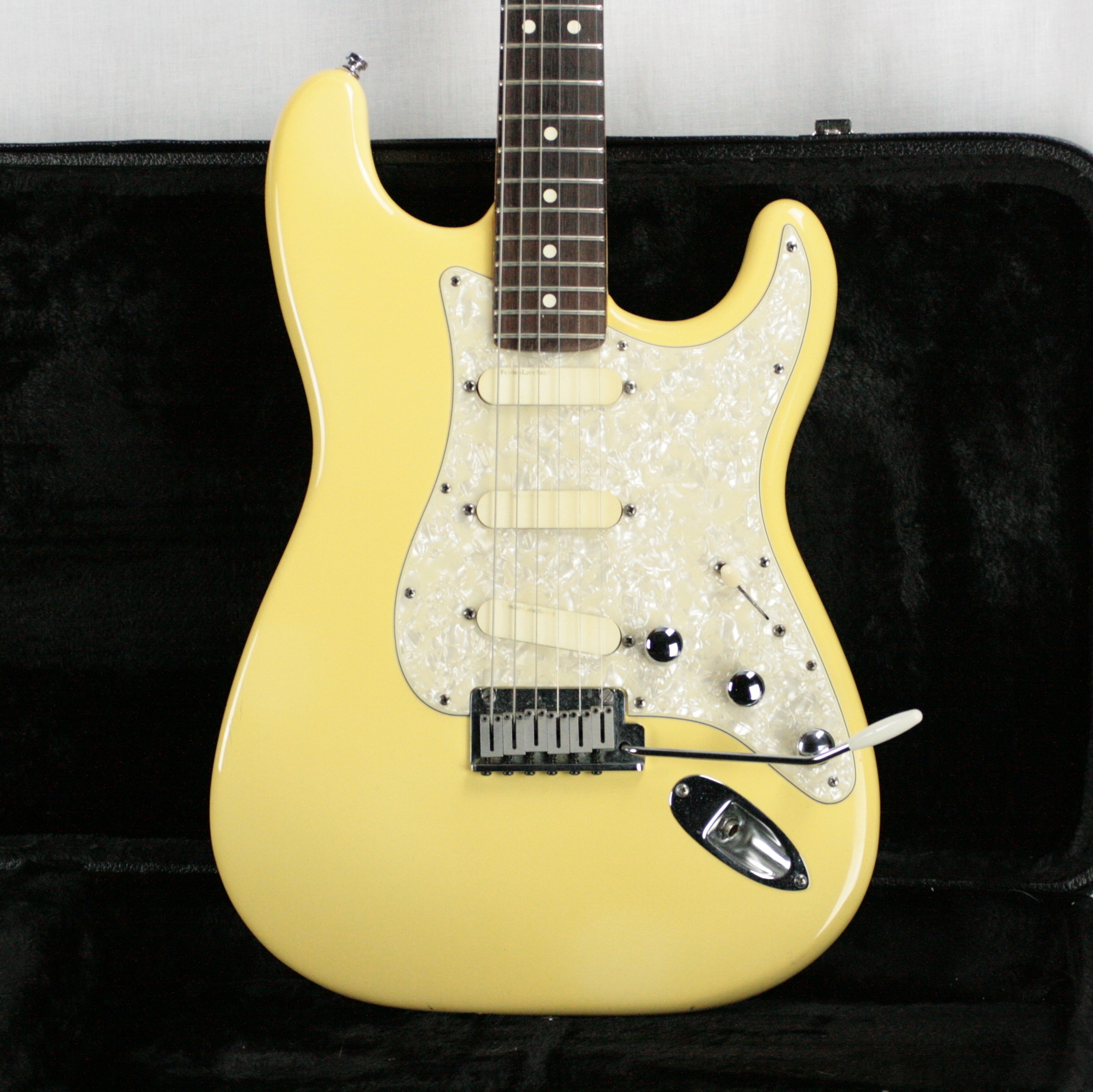 Detail Graffiti Yellow Strat Plus Nomer 37