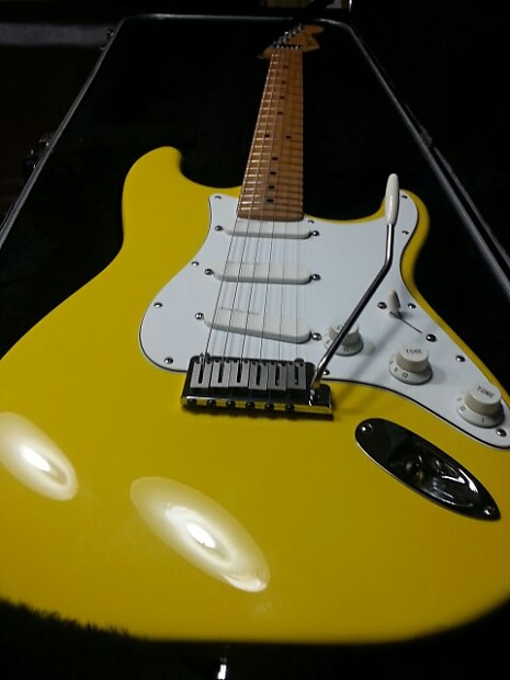 Detail Graffiti Yellow Strat Plus Nomer 9