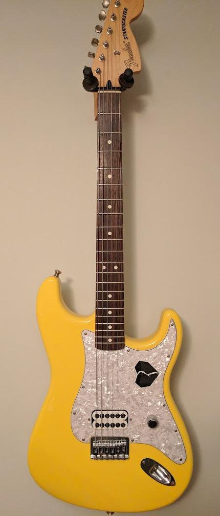 Detail Graffiti Yellow Stratocaster Nomer 49
