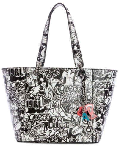 Detail Guess Graffiti Bag Nomer 28