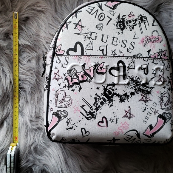 Detail Guess Graffiti Bag Nomer 44