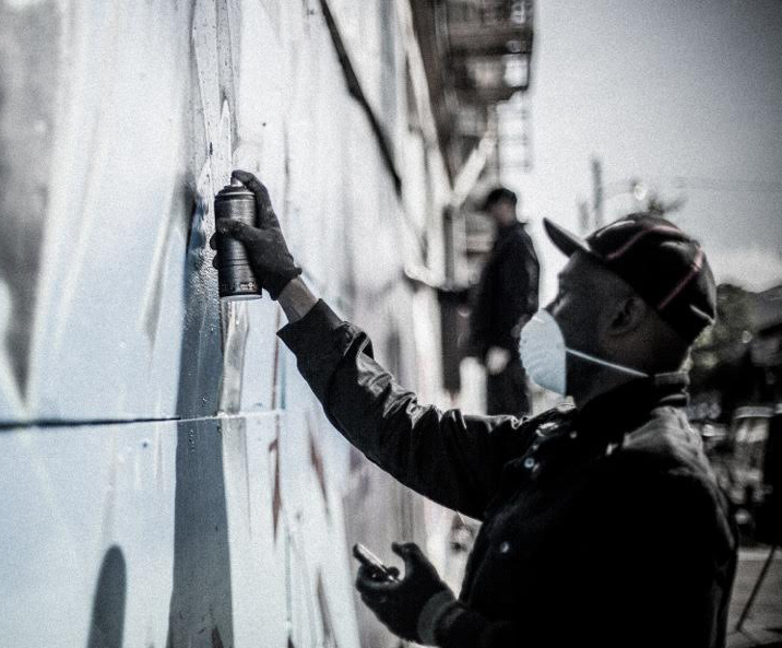 Detail Guy Making Graffiti Nomer 26