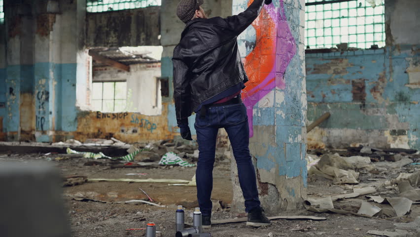 Detail Guy Making Graffiti Nomer 4