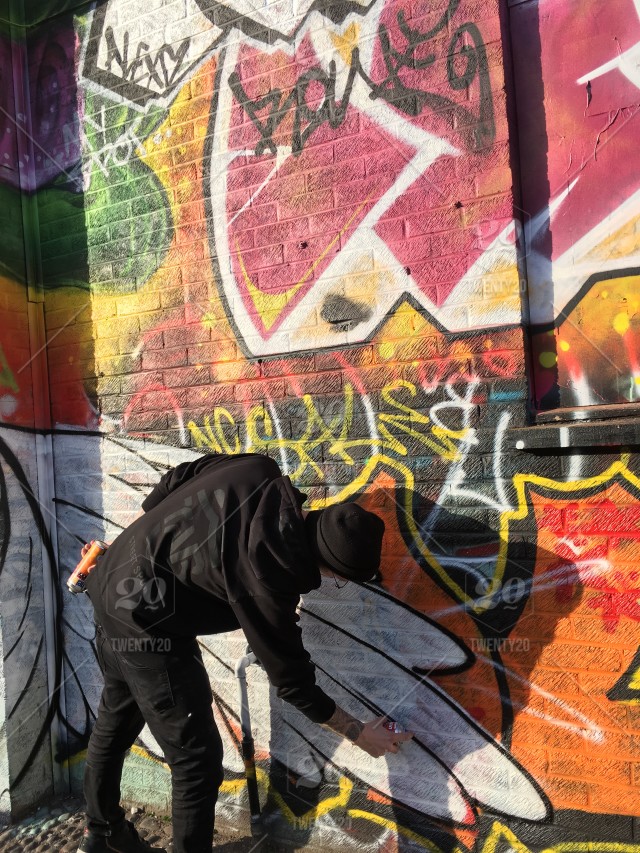 Detail Guy Making Graffiti Nomer 5